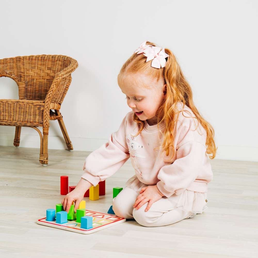 Bigjigs Toys Wooden Shape Puzzle Matching Game with 17 Play Pieces for Toddlers 12 Months Plus