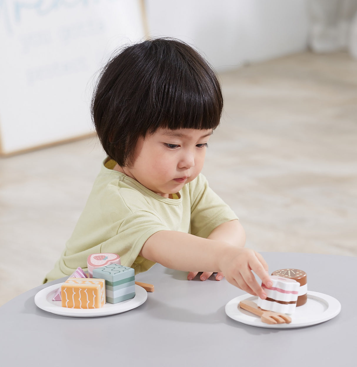 Set of 6 Wooden Cakes