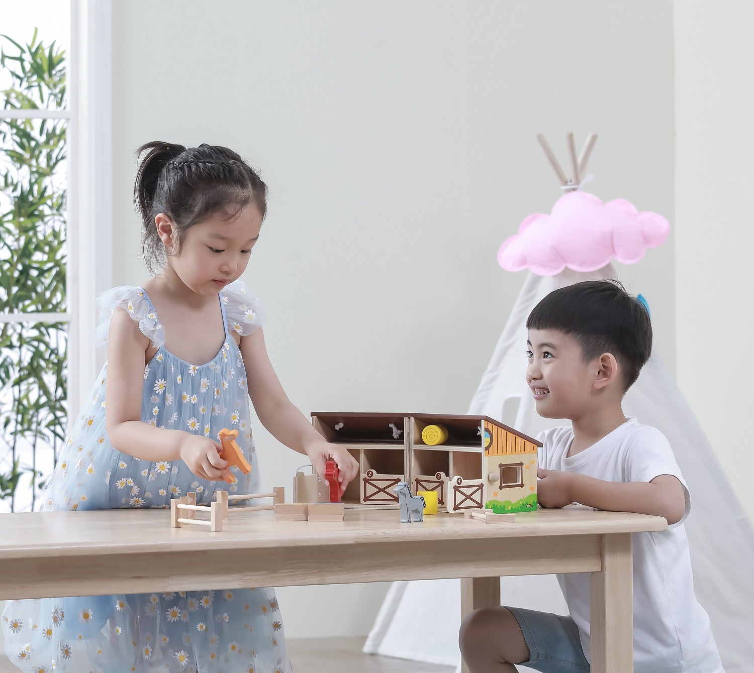 Foldable Wooden Stable