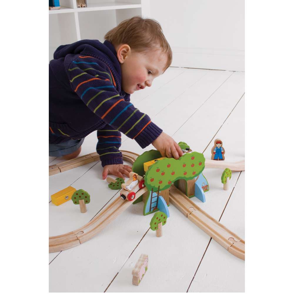 Bigjigs Rail Farm Train Set Wooden Railway with 44 Play Pieces