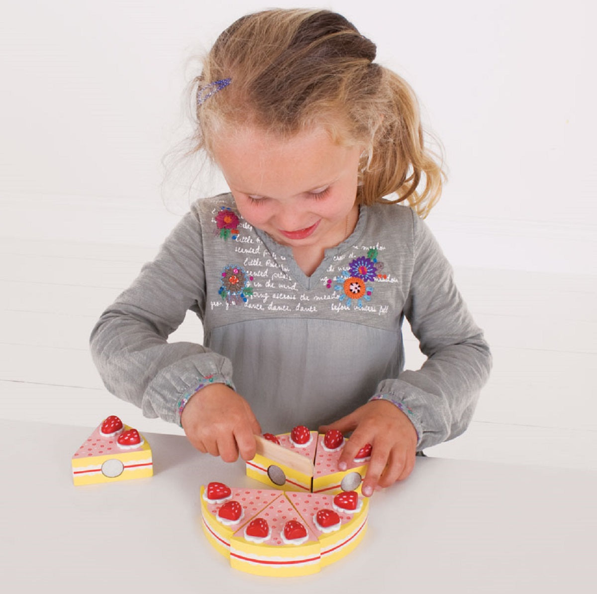 Bigjigs Strawberry Party Cake