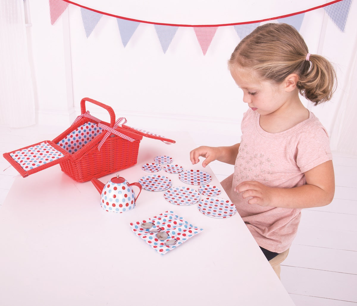 Spotted Picnic Basket Tea Set