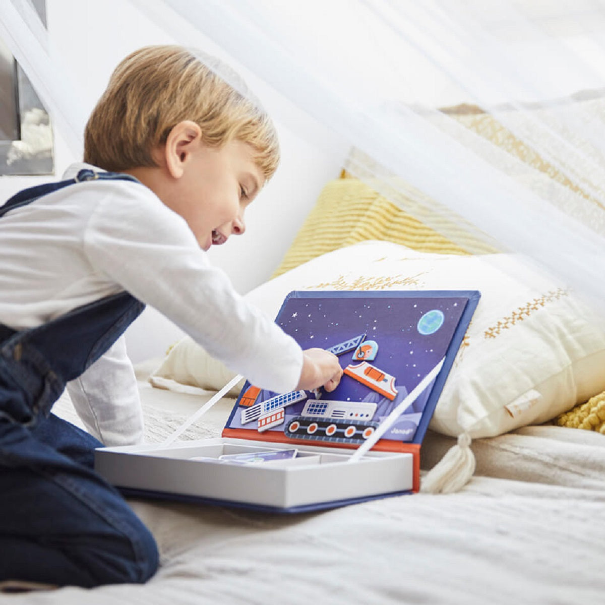 Magnetic Book with 52 Magnets - Cosmos