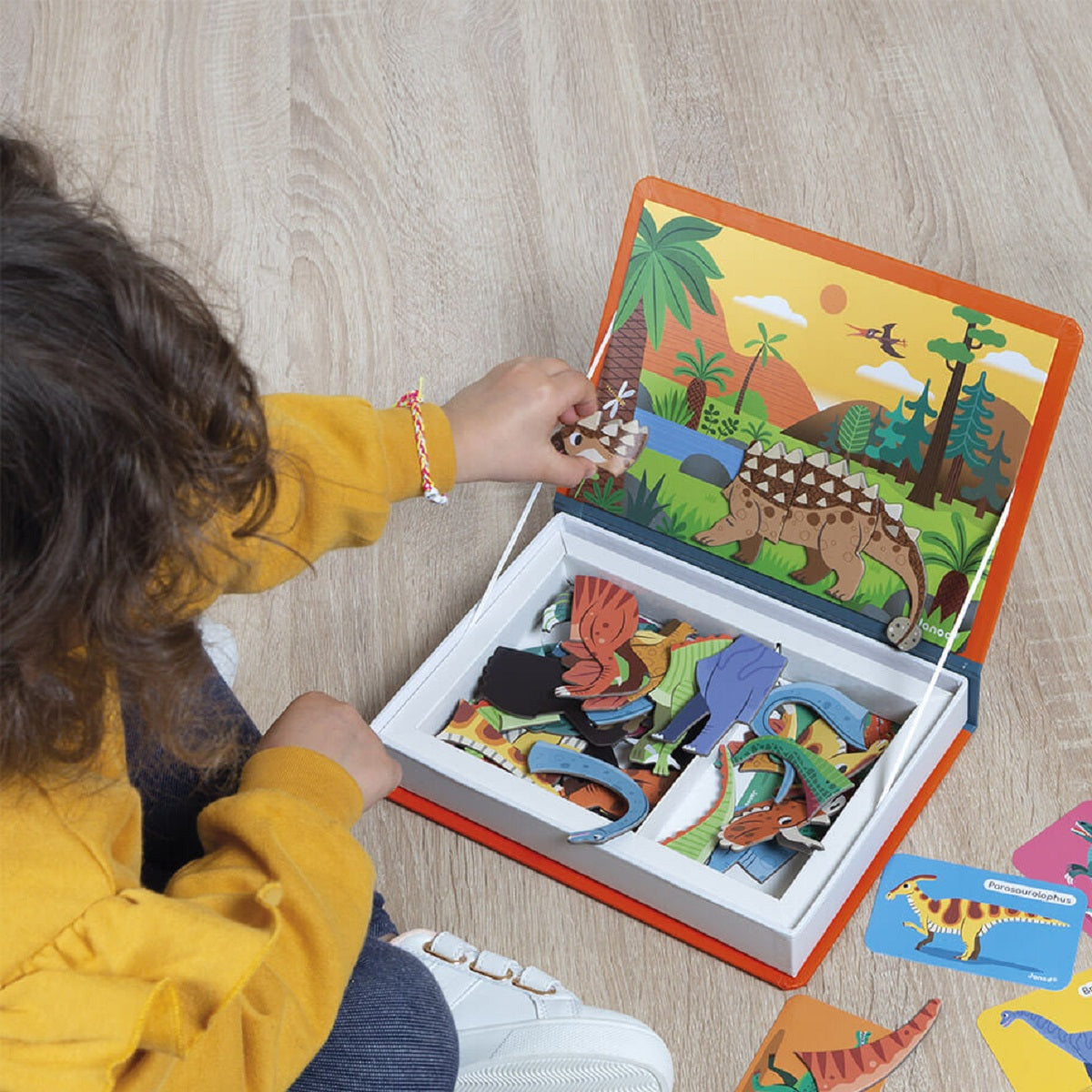 Magnetic Book with 40 Magnets - Dinosaurs