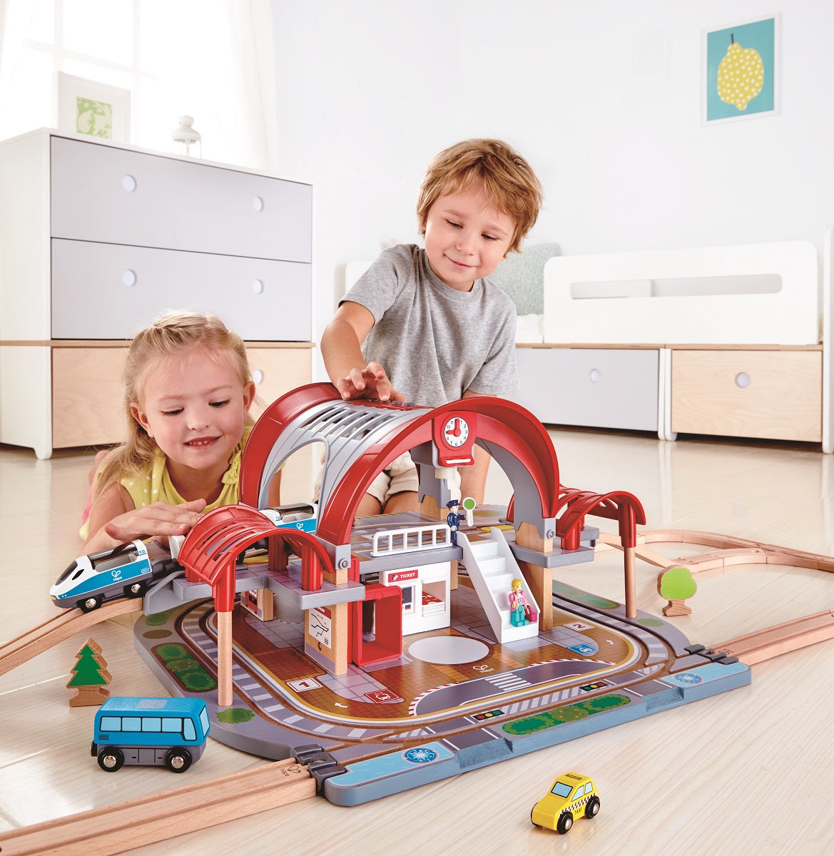Grand City Station Train Set