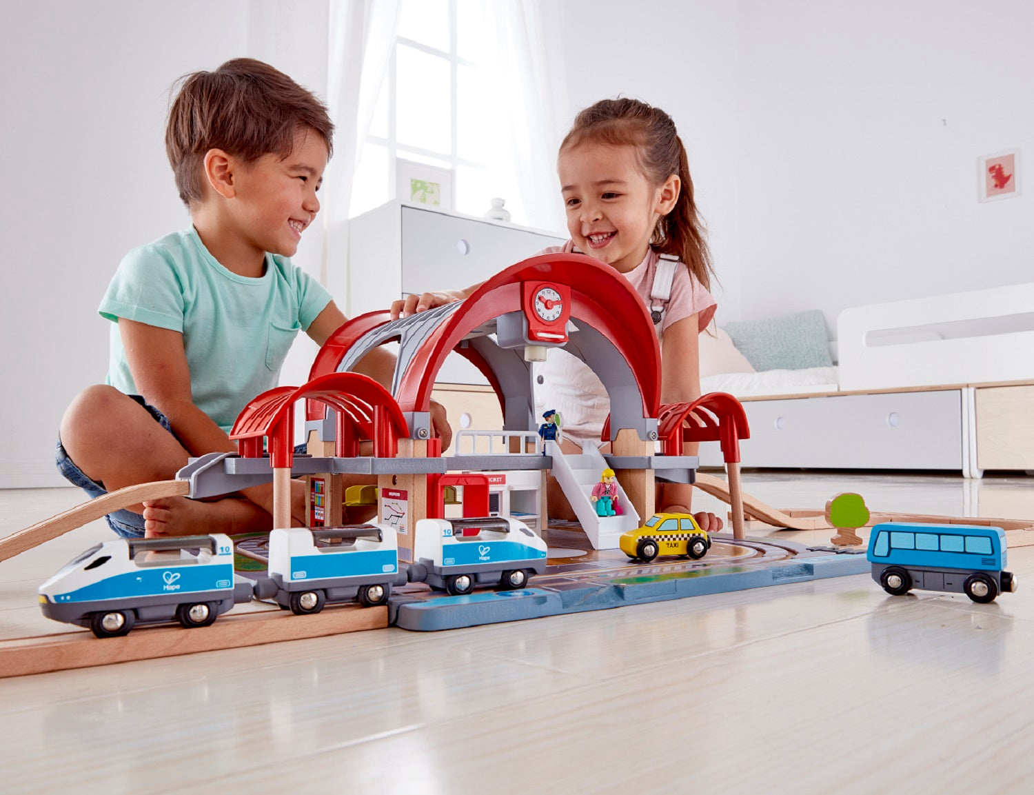 Grand City Station Train Set