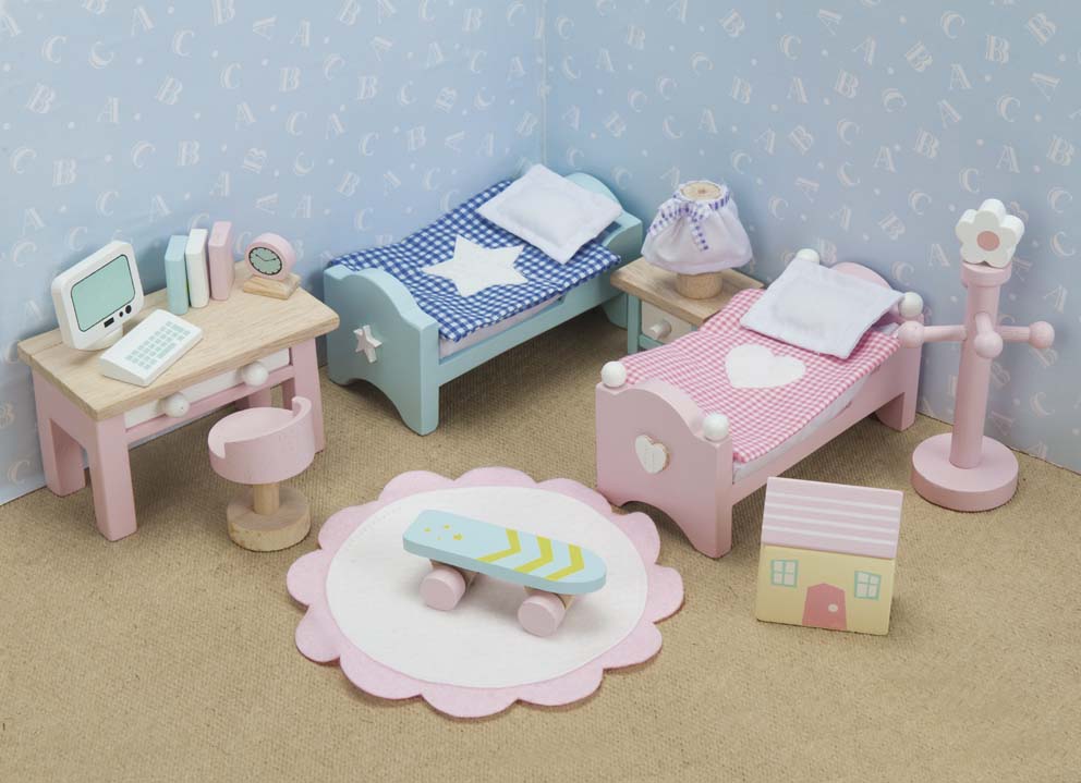 Le Toy Van Bay Tree House and Daisy Lane Furniture Bundle