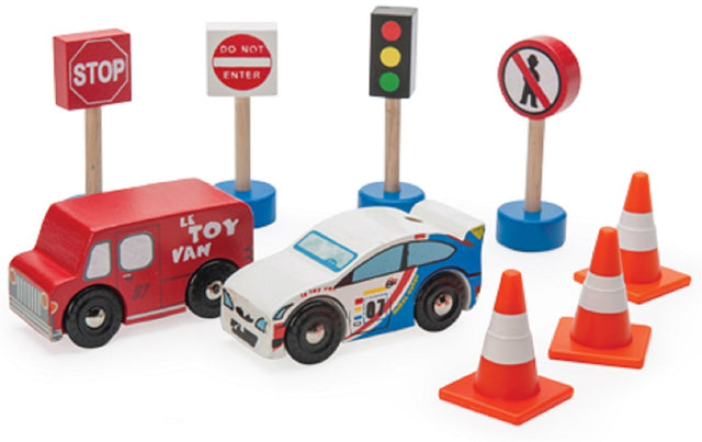 Le Toy Van Wooden Road Set 'Route & Toot