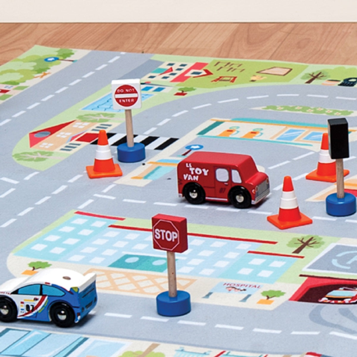 Le Toy Van Wooden Road Set 'Route & Toot