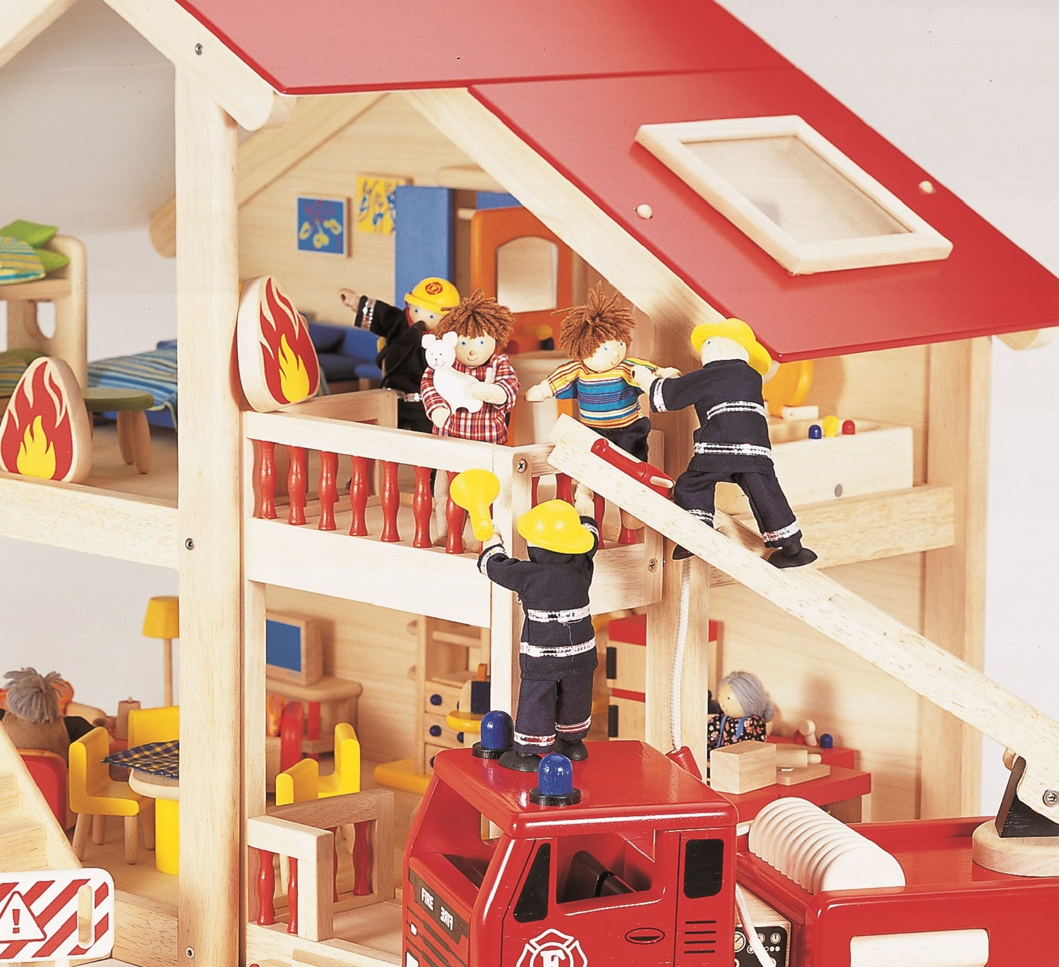 Woodlands Dolls House With Furniture