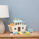 Bigjigs Toys Wooden Noahs Ark Toy Playset with 12 Animals and 2 Figures