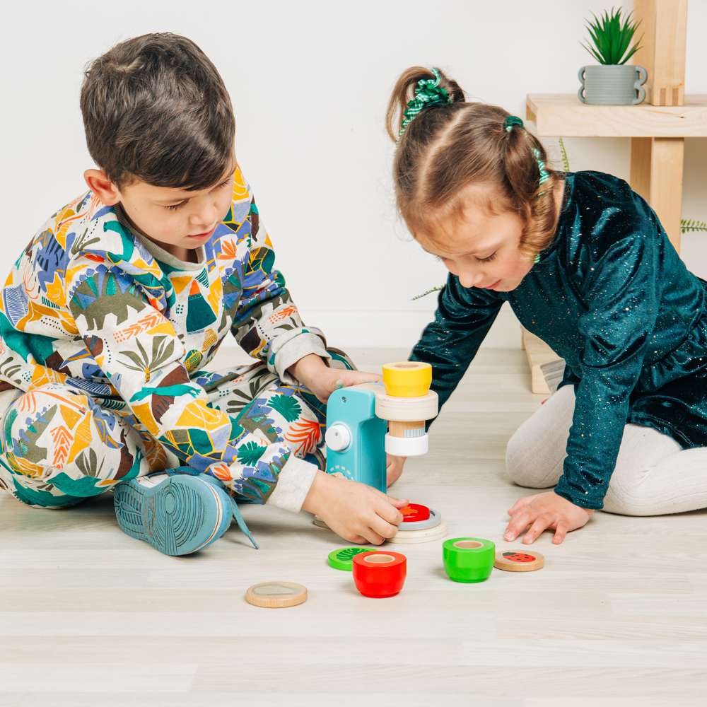 Bigjigs Toys Wooden Microscope for Kids with 14 Play Pieces and 3 Lenses