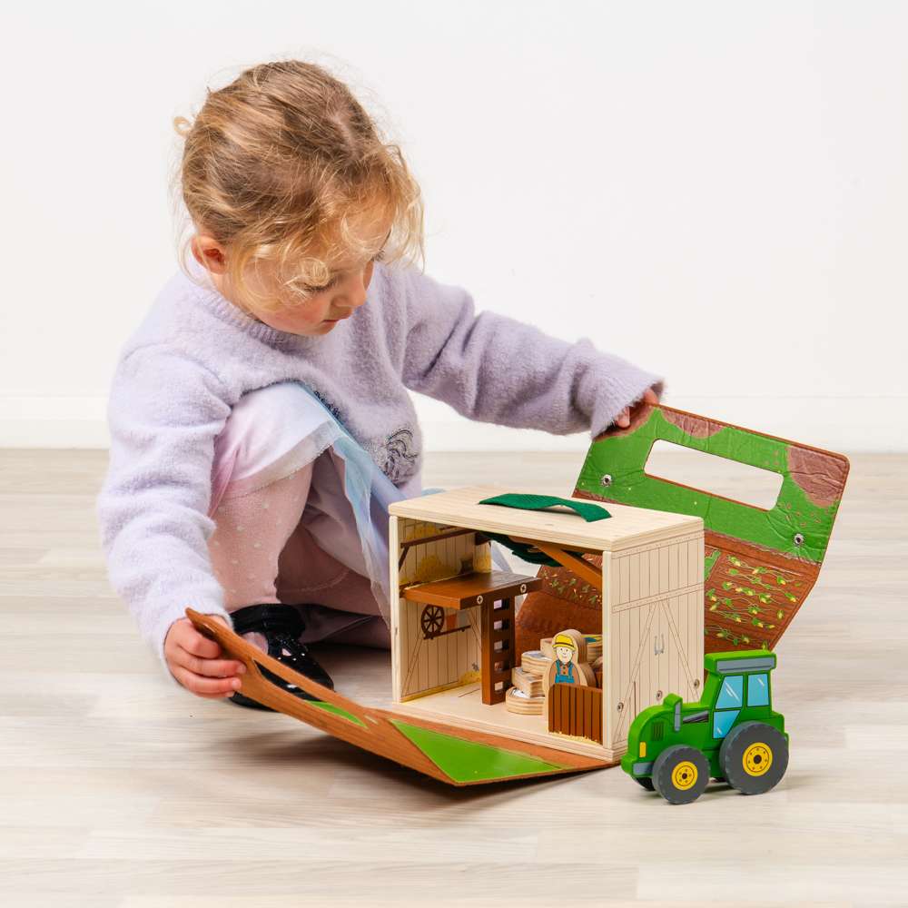 Bigjigs Toys Farm On The Go Wooden Travel Playset with Tractor and Animals 8 Pieces