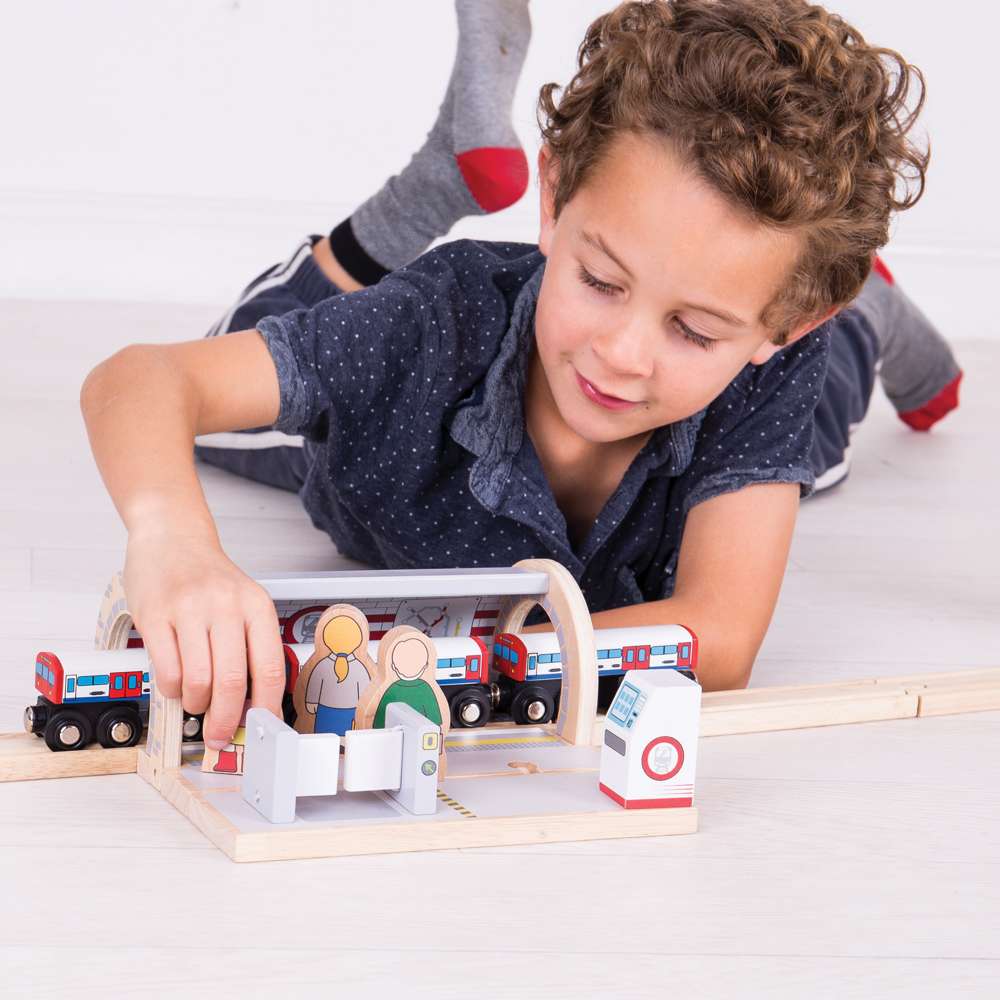 Bigjigs Rail London Underground Wooden Train Toy with Track 3 Piece Carriage Set