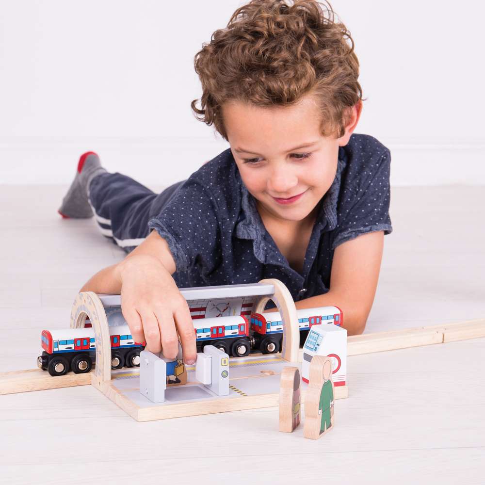 Bigjigs Rail London Underground Wooden Train Toy with Track 3 Piece Carriage Set