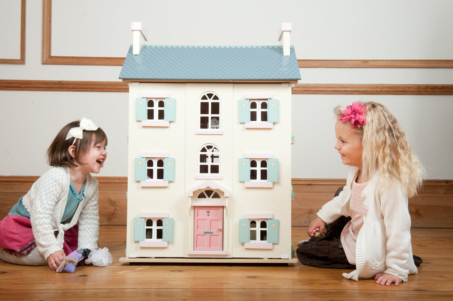 Le Toy Van Cherry Tree Hall Bundle