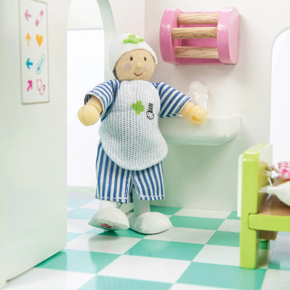 Le Toy Van Hospital Set