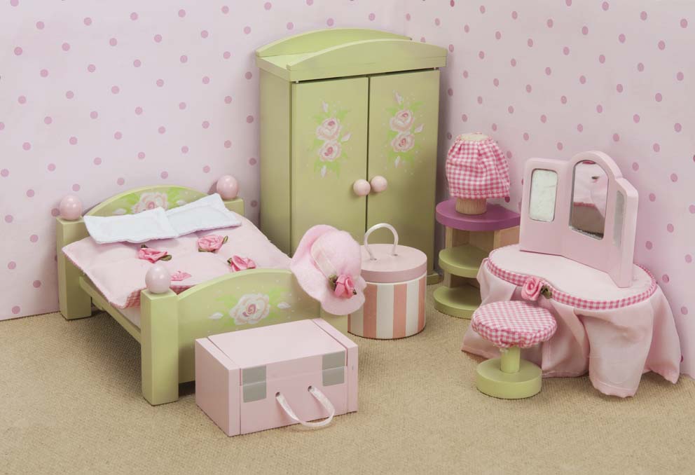Le Toy Van Bay Tree House and Daisy Lane Furniture Bundle