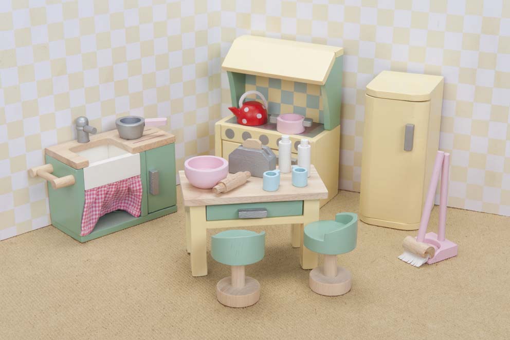 Le Toy Van Appleby House and Daisy Lane Furniture Bundle