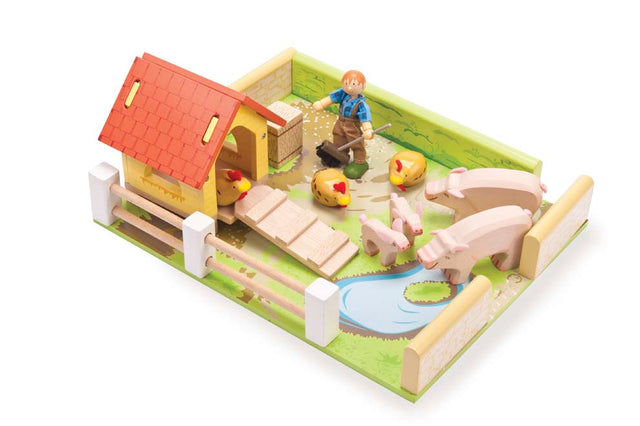 Le Toy Van Hog and Hen Pen